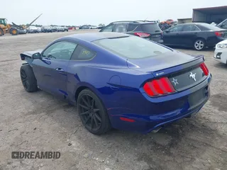 2016 Ford Mustang V6 z VIN 1FA6P8AM5G5271029, wystawiony jako IAAI lot #42277315 z przebiegiem 39 496 mil mil oraz . Historia ofert i sprzedaży dostępna na DreamBid. Obrazek 3.