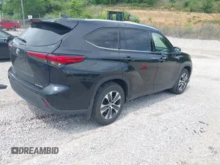 2022 Toyota Highlander XLE z VIN 5TDGZRBH3NS587245, wystawiony jako IAAI lot #42146453 z przebiegiem 74 909 mil mil oraz . Historia ofert i sprzedaży dostępna na DreamBid. Obrazek 4.
