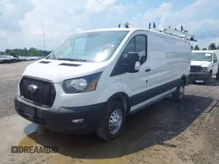 2024 Ford Transit z VIN 1FTYE2Y87RKA82840, wystawiony jako IAAI lot #42644818 z przebiegiem 10 940 mil mil oraz . Historia ofert i sprzedaży dostępna na DreamBid. Obrazek 2.