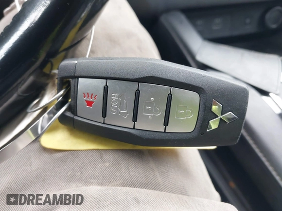 2022 Mitsubishi Outlander SE z VIN JA4J3UA86NZ013601, wystawiony jako IAAI lot #42009537 z przebiegiem 56 293 mil mil oraz . Historia ofert i sprzedaży dostępna na DreamBid. Obrazek 11.