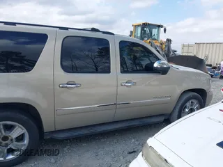 2010 Chevrolet Suburban LTZ with VIN 1GNUCKE05AR173031, listed as a IAAI auction lot 41729084 with 254,790 mi miles and . Bid and sale history available at DreamBid. Image 13.
