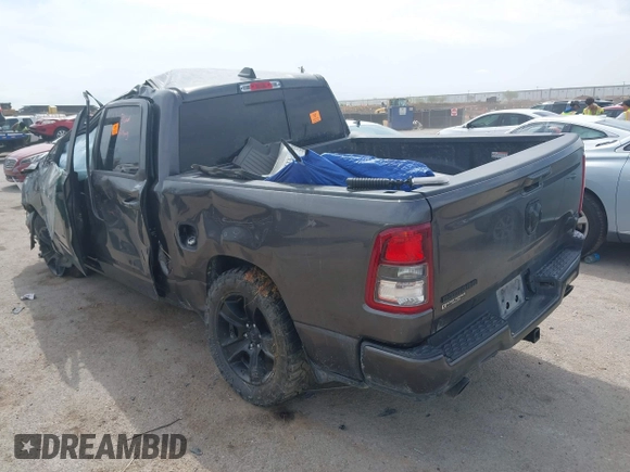 2020 Ram 1500 Big Horn с VIN 1C6SRFFT4LN184246, выставлен на аукционе IAAI как лот 41882310 с пробегом Не указан миль и . История ставок и продаж доступна на DreamBid. Изображение 3.
