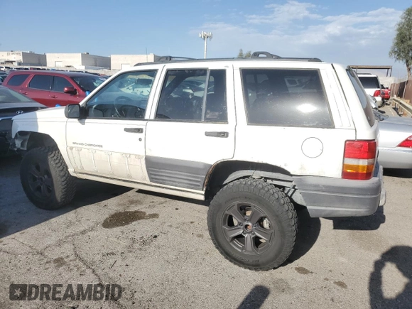 1998 Jeep Grand Cherokee Laredo with VIN 1J4GZ58S6WC319444, listed as a Copart auction lot 53147665 with 217,068 mi miles and Salvage Title. Bid and sale history available at carsss.com. Image 2.