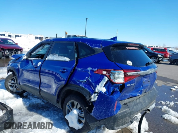 2023 Kia Seltos LX z VIN KNDEPCAA0P7430395, wystawiony jako IAAI lot #41739056 z przebiegiem 23 267 mil mil oraz . Historia ofert i sprzedaży dostępna na DreamBid. Obrazek 3.