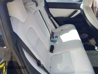 2020 Tesla Model 3 Long Range z VIN 5YJ3E1EB3LF622290, wystawiony jako IAAI lot #41978398 z przebiegiem 59 127 mil mil oraz . Historia ofert i sprzedaży dostępna na DreamBid. Obrazek 8.