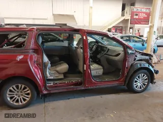 2016 Toyota Sienna XLE with VIN 5TDYK3DCXGS697980, listed as a IAAI auction lot 41500895 with 94,750 mi miles. Bid and sale history available at carsss.com. Image 14.