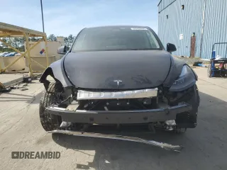2024 Tesla Model Y Long Range z VIN 7SAYGDEE1RF985095, wystawiony jako Copart lot #55155635 z przebiegiem 17 007 mil mil oraz Szkody całkowita. Historia ofert i sprzedaży dostępna na DreamBid. Obrazek 5.