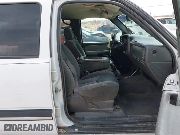 2004 Chevrolet Avalanche with VIN 3GNEC12T84G231196, listed as a IAAI auction lot 41933711 with 275,095 mi miles. Bid and sale history available at carsss.com. Image 5.