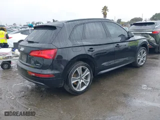 2019 Audi Q5 Premium Plus with VIN WA1BNAFY5K2061035, listed as a IAAI auction lot 41514402 with 62,157 mi miles. Bid and sale history available at carsss.com. Image 4.