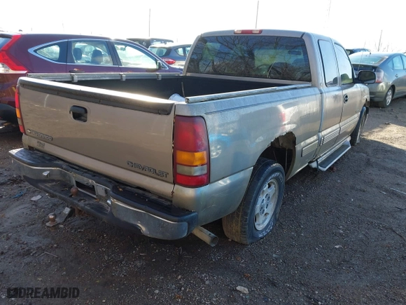 2000 Chevrolet Silverado 1500 LS with VIN 2GCEC19TXY1399466, listed as a IAAI auction lot 41814297 with 275,725 mi miles. Bid and sale history available at carsss.com. Image 4.