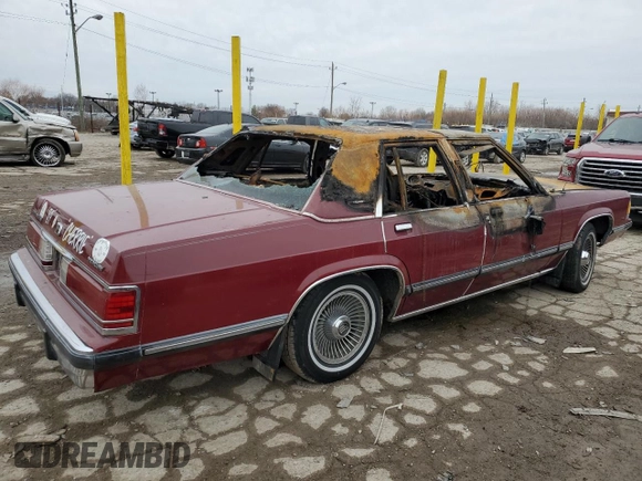 1989 Mercury Grand Marquis GS z VIN 2MEBM74F2KX698022, wystawiony jako Copart lot #44941735 z przebiegiem Nie podano mil oraz Nie do naprawy • Non repairable. Historia ofert i sprzedaży dostępna na DreamBid. Obrazek 5.