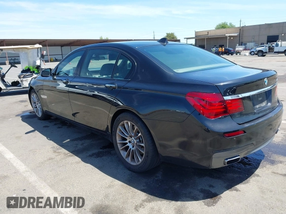 2015 BMW 7 Series 740Li z VIN WBAYE4C50FD138977, wystawiony jako IAAI lot #42277341 z przebiegiem 109 877 mil mil oraz . Historia ofert i sprzedaży dostępna na DreamBid. Obrazek 3.