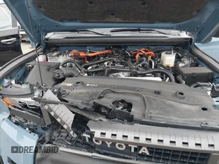 2024 Toyota Land Cruiser z VIN JTEABFAJ9RK015313, wystawiony jako IAAI lot #41573592 z przebiegiem 11 124 mil mil oraz . Historia ofert i sprzedaży dostępna na DreamBid. Obrazek 10.