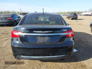 2011 Chrysler 200 Touring z VIN 1C3BC1FBXBN552307, wystawiony jako IAAI lot #42053190 z przebiegiem 162 138 mil mil oraz . Historia ofert i sprzedaży dostępna na DreamBid. Obrazek 17.