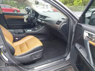 2015 Lexus CT 200h z VIN JTHKD5BH5F2214474, wystawiony jako IAAI lot #42417192 z przebiegiem 104 802 mil mil oraz . Historia ofert i sprzedaży dostępna na DreamBid. Obrazek 5.