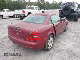 1999 Mercedes-Benz SLK 230/320 z VIN WDBKK47F3XF101074, wystawiony jako IAAI lot #42291770 z przebiegiem 141 195 mil mil oraz . Historia ofert i sprzedaży dostępna na DreamBid. Obrazek 4.