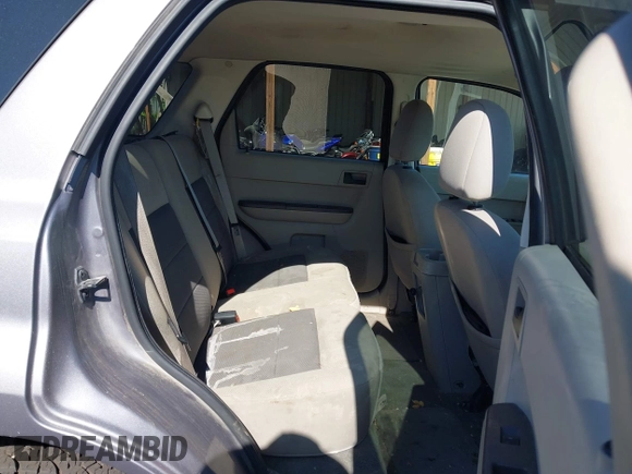 2008 Ford Escape XLT z VIN 1FMCU03198KC06063, wystawiony jako IAAI lot #42672886 z przebiegiem 124 878 mil mil oraz . Historia ofert i sprzedaży dostępna na DreamBid. Obrazek 8.