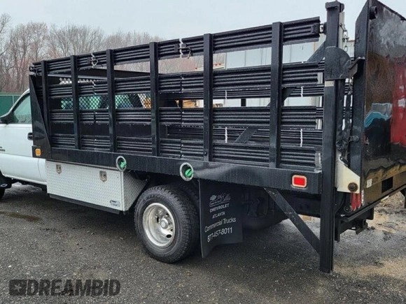 2007 Chevrolet Silverado 1500 with VIN 1GBJC34D67E167779, listed as a Copart auction lot 55501975 with 166,218 mi miles and Clean Title. Bid and sale history available at DreamBid. Image 3.