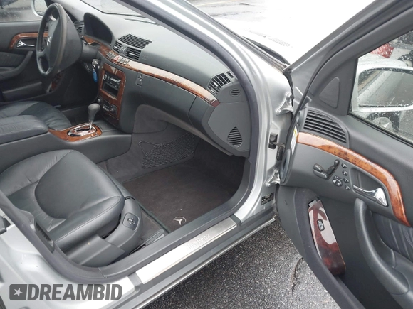 2002 Mercedes-Benz S-Class 5.0L with VIN WDBNG75J82A264932, listed as a IAAI auction lot 41388088 with 195,747 mi miles. Bid and sale history available at carsss.com. Image 5.