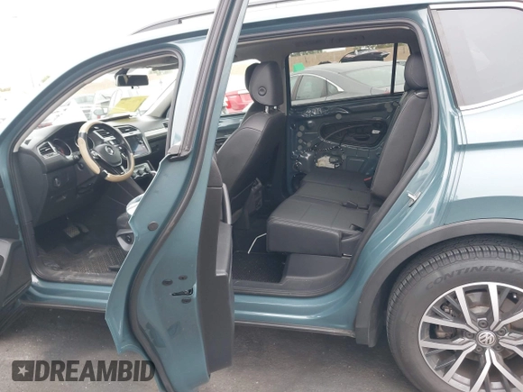 2019 Volkswagen Tiguan SE with VIN 3VV3B7AX3KM113955, listed as a IAAI auction lot 42164890 with 77,806 mi miles and . Bid and sale history available at DreamBid. Image 8.