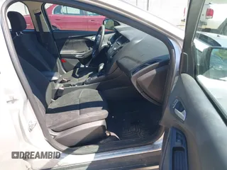 2017 Ford Focus SE z VIN 1FADP3F21HL237412, wystawiony jako IAAI lot #42188886 z przebiegiem 148 355 mil mil oraz . Historia ofert i sprzedaży dostępna na DreamBid. Obrazek 5.