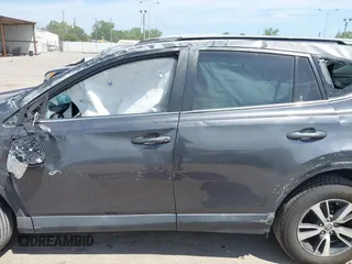 2018 Toyota RAV4 XLE z VIN 2T3WFREV8JW499399, wystawiony jako IAAI lot #42038421 z przebiegiem 77 411 mil mil oraz . Historia ofert i sprzedaży dostępna na DreamBid. Obrazek 13.