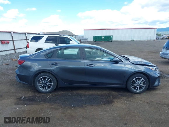2022 Kia Forte LXS z VIN 3KPF24AD2NE455301, wystawiony jako IAAI lot #42324239 z przebiegiem 56 078 mil mil oraz . Historia ofert i sprzedaży dostępna na DreamBid. Obrazek 14.