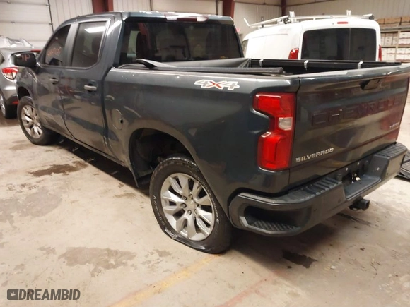 2020 Chevrolet Silverado 1500 Custom with VIN 1GCPYBEK2LZ272823, listed as a IAAI auction lot 41655861 with 96,583 mi miles. Bid and sale history available at carsss.com. Image 3.