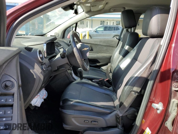 2016 Chevrolet Trax LT z VIN 3GNCJLSB4GL274123, wystawiony jako Copart lot #49728505 z przebiegiem Nie podano mil oraz Szkoda całkowita • Salvage title. Historia ofert i sprzedaży dostępna na DreamBid. Obrazek 7.