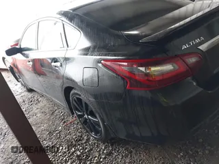 2017 Nissan Altima SL z VIN 1N4AL3AP5HC298778, wystawiony jako IAAI lot #42316000 z przebiegiem 145 566 mil mil oraz . Historia ofert i sprzedaży dostępna na DreamBid. Obrazek 3.