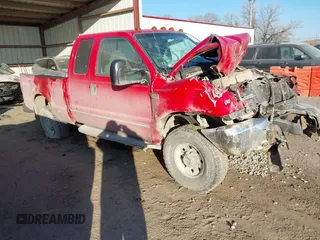 1999 Ford Super Duty F-250 XL with VIN 1FTNX21S0XEB87511, listed as a IAAI auction lot 41451289 with 140,336 mi miles. Bid and sale history available at carsss.com. Image 1.