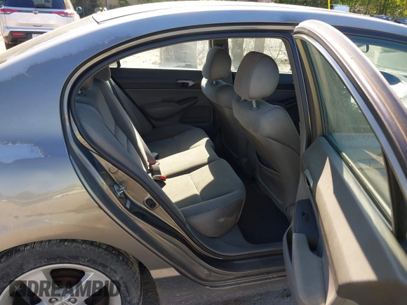 2006 Honda Civic LX z VIN 2HGFA16556H526744, wystawiony jako IAAI lot #42360805 z przebiegiem 236 970 mil mil oraz . Historia ofert i sprzedaży dostępna na DreamBid. Obrazek 8.
