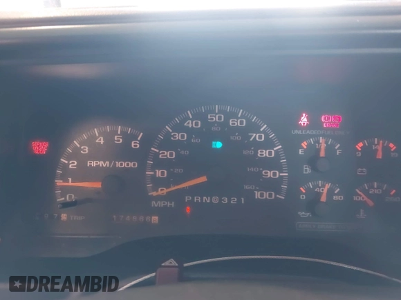1999 GMC Suburban with VIN 3GKFK16R7XG549530, listed as a IAAI auction lot 41778323 with 174,866 mi miles and . Bid and sale history available at DreamBid. Image 7.