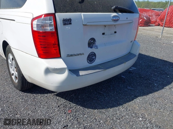 2006 Kia Sedona LX with VIN KNDMB233866052026, listed as a IAAI auction lot 42095980 with 230,320 mi miles. Bid and sale history available at carsss.com. Image 6.