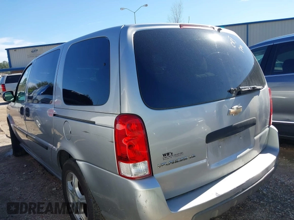 2008 Chevrolet Uplander LS with VIN 1GNDV23178D161136, listed as a IAAI auction lot 41413970 with 175,443 mi miles. Bid and sale history available at carsss.com. Image 3.