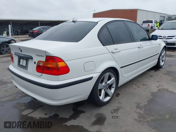 2005 BMW 3 Series 325i with VIN WBAEV33495KX09686, listed as a IAAI auction lot 42040947 with 125,221 mi miles and . Bid and sale history available at DreamBid. Image 4.