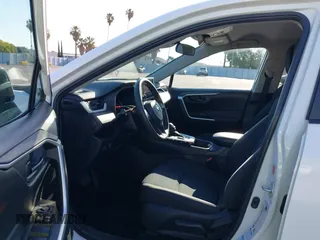 2023 Toyota RAV4 LE z VIN 2T3G1RFV0PC327864, wystawiony jako IAAI lot #42465650 z przebiegiem 36 006 mil mil oraz . Historia ofert i sprzedaży dostępna na DreamBid. Obrazek 5.