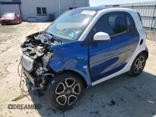 2016 Smart fortwo Passion z VIN WMEFJ5DA6GK064695, wystawiony jako Copart lot #53528315 z przebiegiem 53 508 mil mil oraz Szkody całkowita. Historia ofert i sprzedaży dostępna na DreamBid. Obrazek 1.