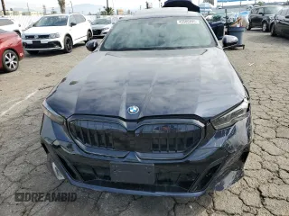 2024 BMW i5 eDrive40 z VIN WBY33FK03RCR93119, wystawiony jako Copart lot #43586895 z przebiegiem 2 266 mil mil oraz Szkoda całkowita • Salvage title. Historia ofert i sprzedaży dostępna na DreamBid. Obrazek 5.