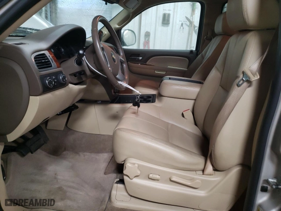 2009 Chevrolet Suburban LT w/2LT with VIN 1GNFK26369R242759, listed as a Copart auction lot 43250795 with 136,638 mi miles and Salvage Title. Bid and sale history available at carsss.com. Image 7.