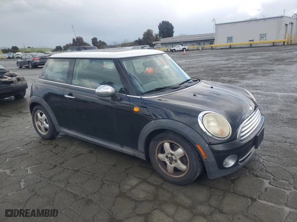 2009 MINI Cooper Hardtop with VIN WMWMF33599TW74147, listed as a Copart auction lot 51371825 with 157,705 mi miles and Clean Title. Bid and sale history available at carsss.com. Image 4.