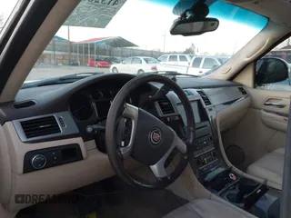 2007 Cadillac Escalade z VIN 1GYFK63847R345024, wystawiony jako IAAI lot #41326672 z przebiegiem Nie podano mil oraz . Historia ofert i sprzedaży dostępna na DreamBid. Obrazek 12.