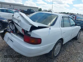 1995 Toyota Camry LE z VIN 4T1SK12E3SU510495, wystawiony jako IAAI lot #42168534 z przebiegiem 270 323 mil mil oraz . Historia ofert i sprzedaży dostępna na DreamBid. Obrazek 4.