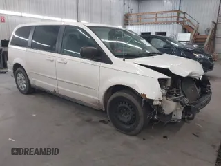 2008 Chrysler Town & Country LX with VIN 2A8HR44H78R671031, listed as a IAAI auction lot 41884932 with 300,502 mi miles. Bid and sale history available at carsss.com. Image 1.