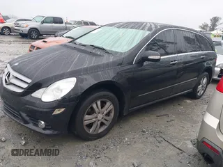 2008 Mercedes-Benz R-Class 3.5L with VIN 4JGCB65E28A079476, listed as a IAAI auction lot 41415461 with 180,748 mi miles. Bid and sale history available at carsss.com. Image 2.