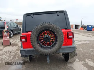 2020 Jeep Wrangler Unlimited Sport z VIN 1C4HJXDN8LW184653, wystawiony jako IAAI lot #41560198 z przebiegiem 64 880 mil mil oraz . Historia ofert i sprzedaży dostępna na DreamBid. Obrazek 17.
