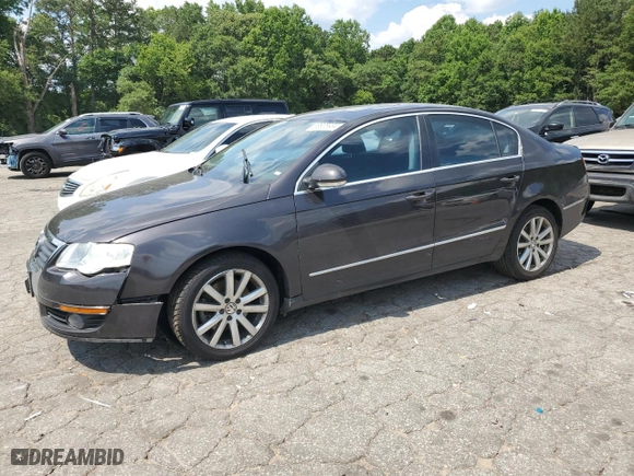 2010 Volkswagen Passat Sedan Komfort with VIN WVWJK7ANXAE146198, listed as a Copart auction lot 58605934 with 154,257 mi miles and Salvage Title. Bid and sale history available at carsss.com. Image 1.