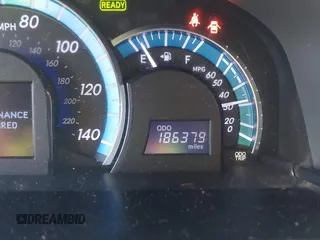 2012 Toyota Camry XLE z VIN 4T1BD1FK0CU007194, wystawiony jako IAAI lot #42281914 z przebiegiem 186 379 mil mil oraz . Historia ofert i sprzedaży dostępna na DreamBid. Obrazek 16.