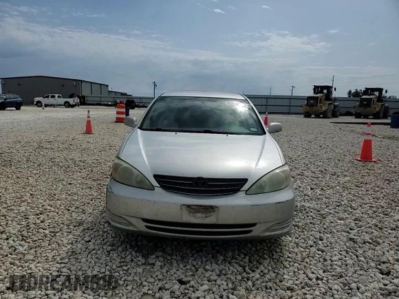 2002 Toyota Camry XLE z VIN 4T1BF32K12U519069, wystawiony jako Copart lot #55501405 z przebiegiem 186 142 mil mil oraz Szkoda całkowita • Salvage title. Historia ofert i sprzedaży dostępna na DreamBid. Obrazek 13.