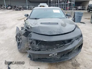 2019 Chevrolet Camaro 2SS с VIN 1G1FH1R78K0118785, выставлен на аукционе IAAI как лот 41365572 с пробегом 62 169 миль миль и . История ставок и продаж доступна на DreamBid. Изображение 12.